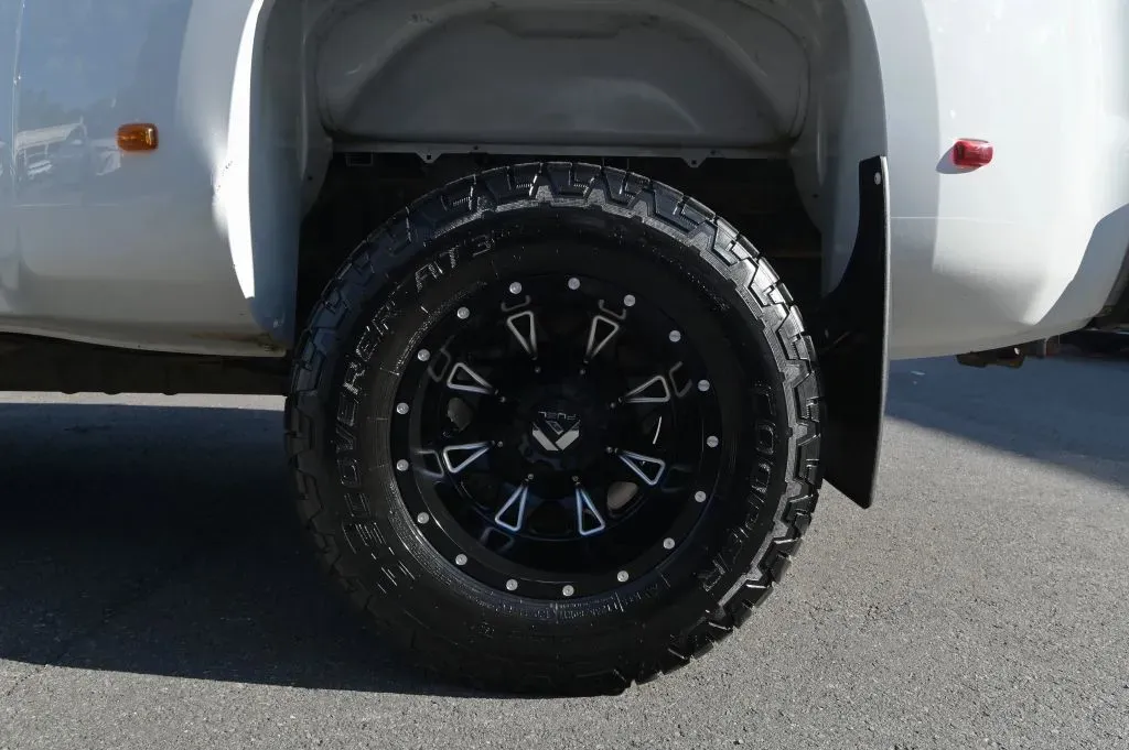 Chevrolet 3500HD photo 18