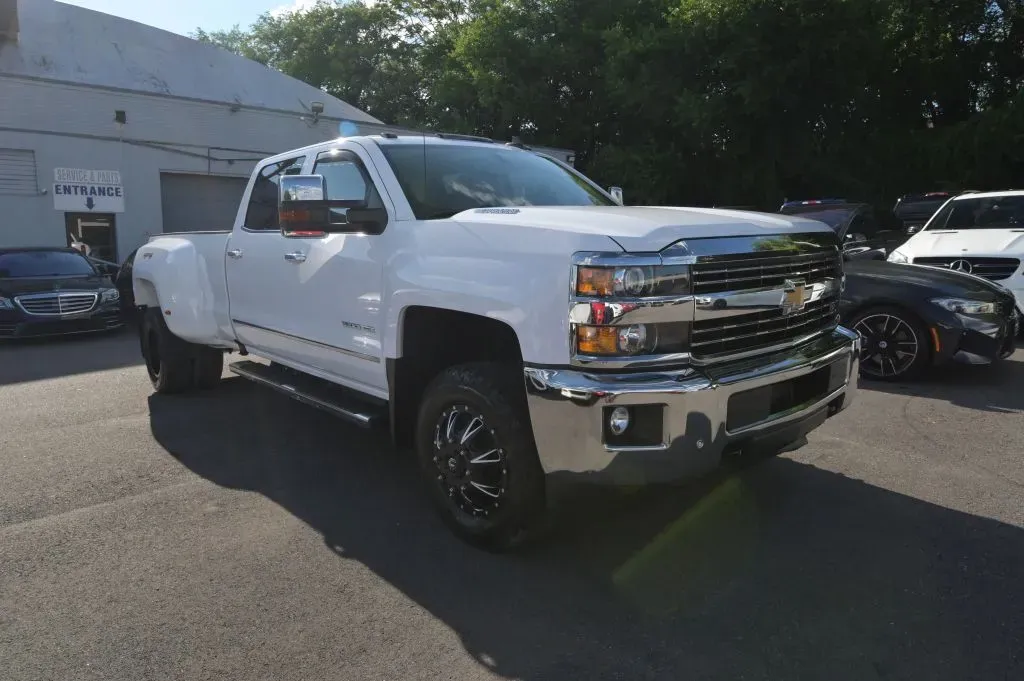 Chevrolet 3500HD photo 8
