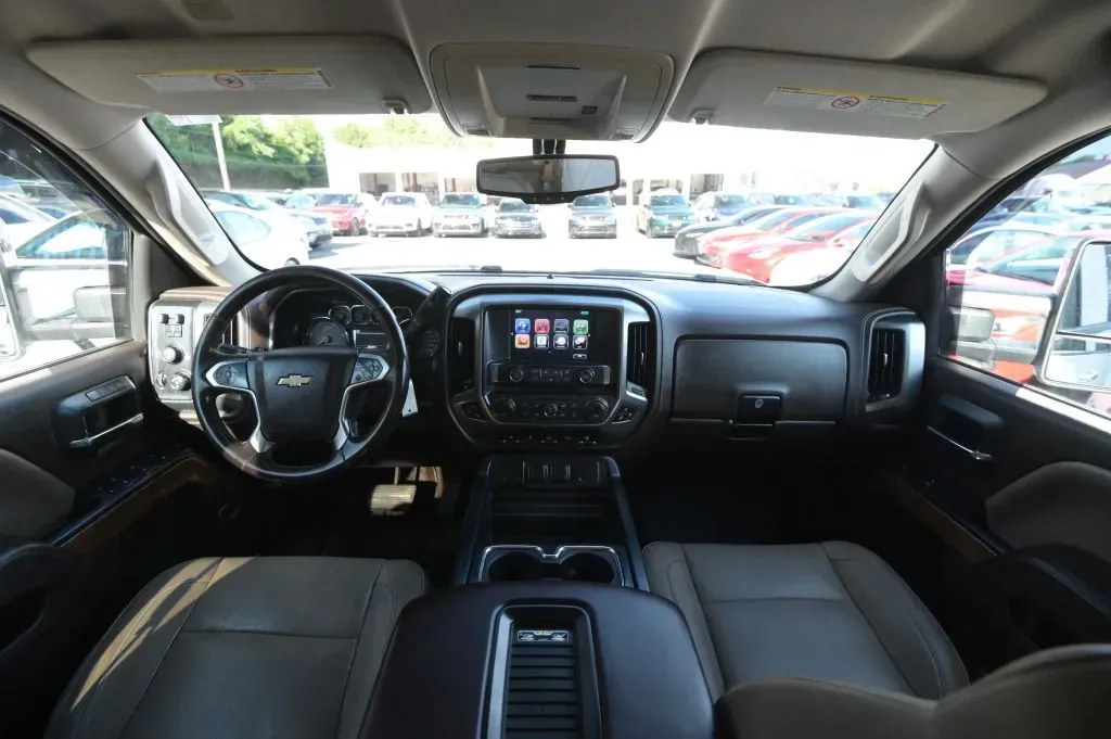 Chevrolet 3500HD photo 38