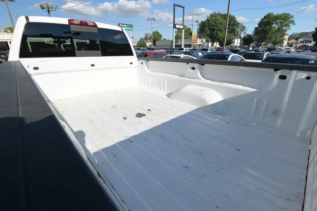 Chevrolet 3500HD photo 19