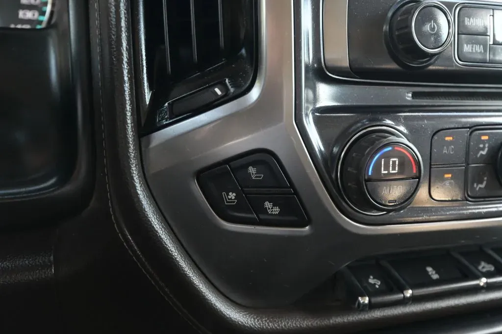 Chevrolet 3500HD photo 31