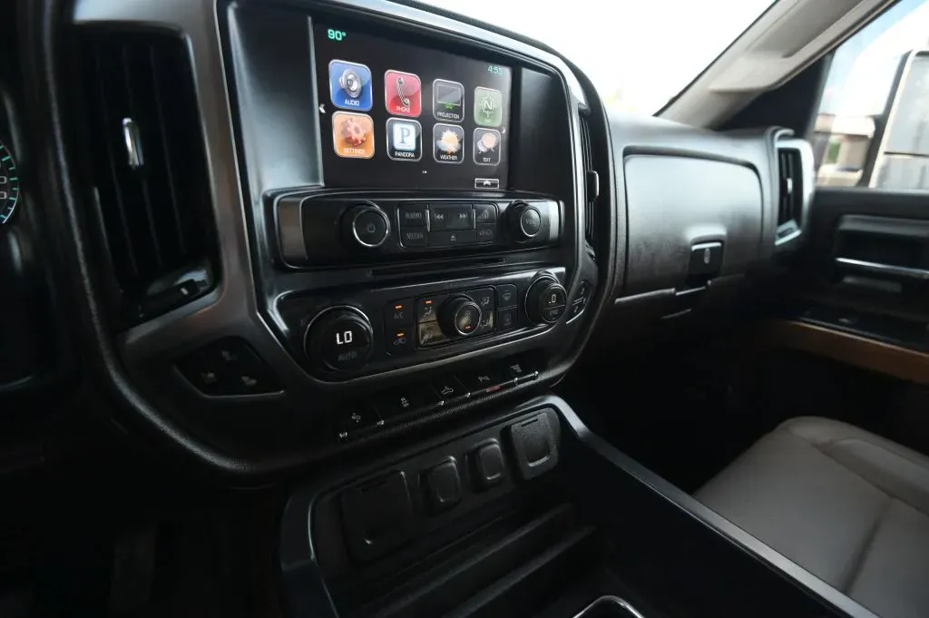 Chevrolet 3500HD photo 35