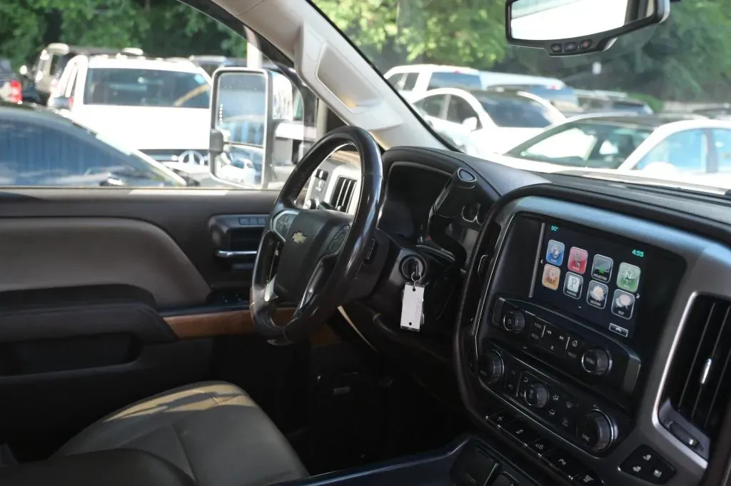 Chevrolet 3500HD photo 53