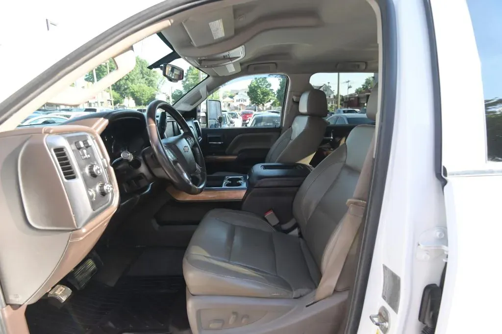 Chevrolet 3500HD photo 44