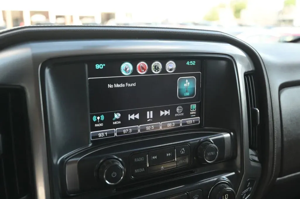 Chevrolet 3500HD photo 32