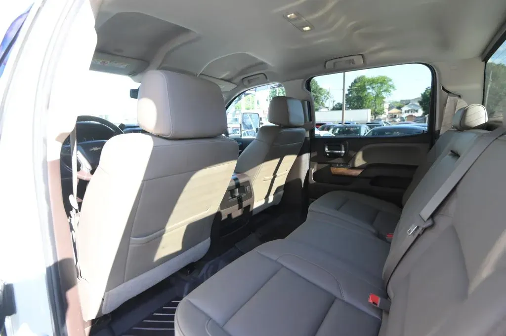 Chevrolet 3500HD photo 50