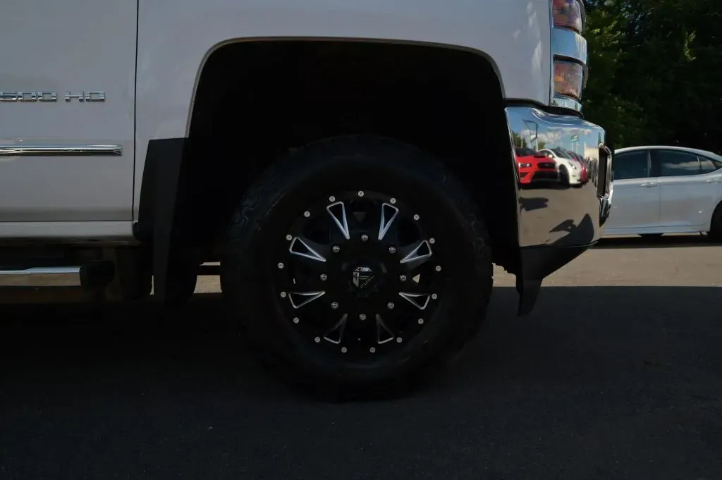 Chevrolet 3500HD photo 25