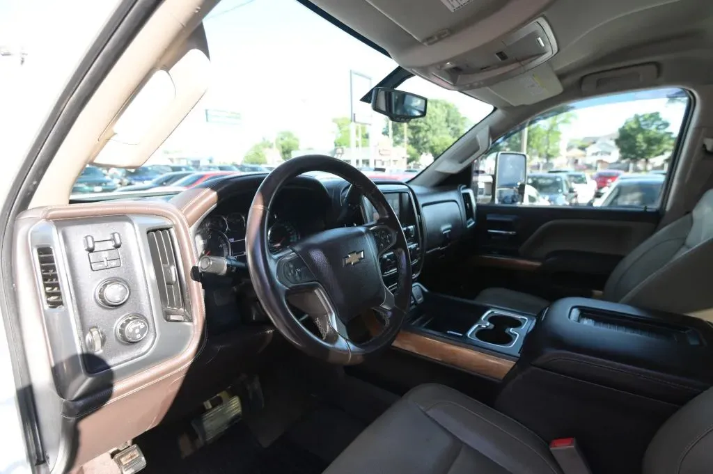 Chevrolet 3500HD photo 45