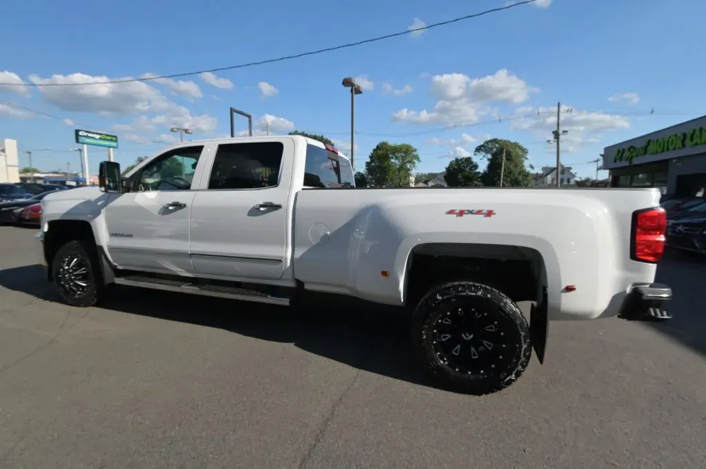 Chevrolet 3500HD photo 3