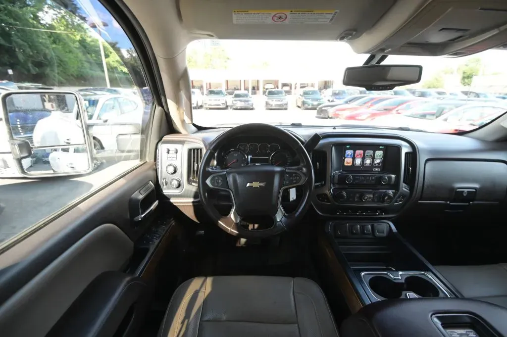 Chevrolet 3500HD photo 42