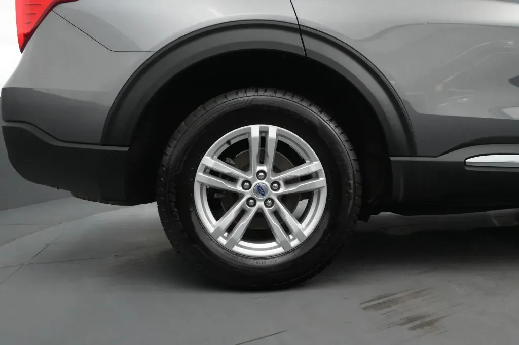 Ford Explorer photo 19