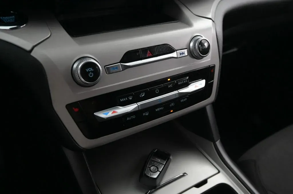 Ford Explorer photo 29
