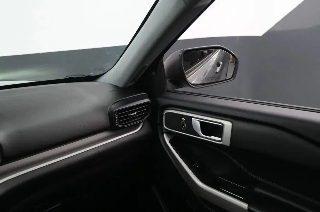 Ford Explorer photo 35