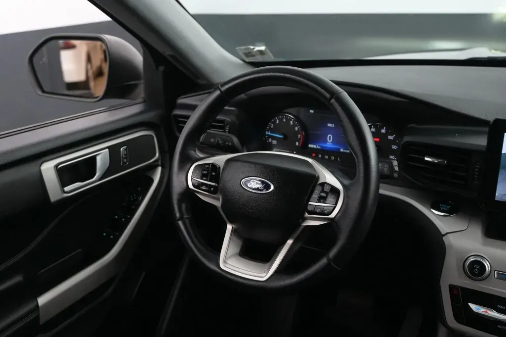 Ford Explorer photo 36