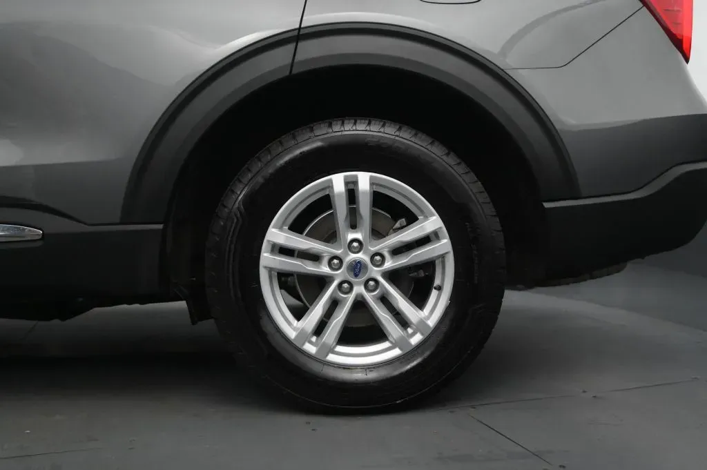 Ford Explorer photo 15
