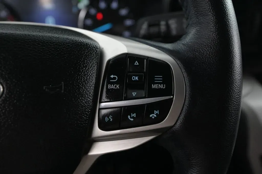 Ford Explorer photo 25