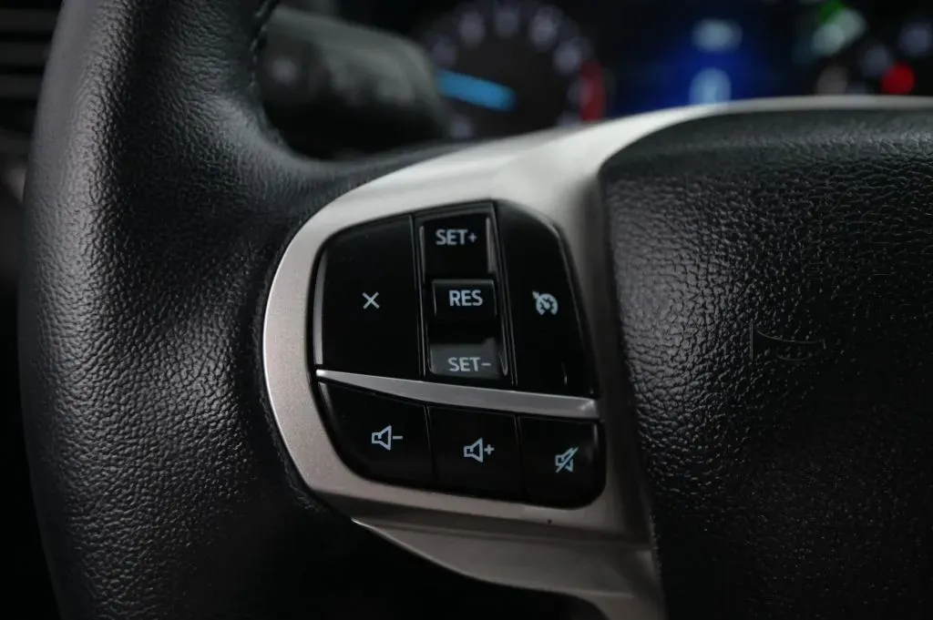 Ford Explorer photo 24
