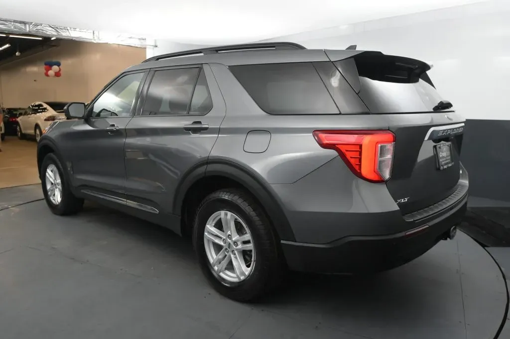 Ford Explorer photo 3