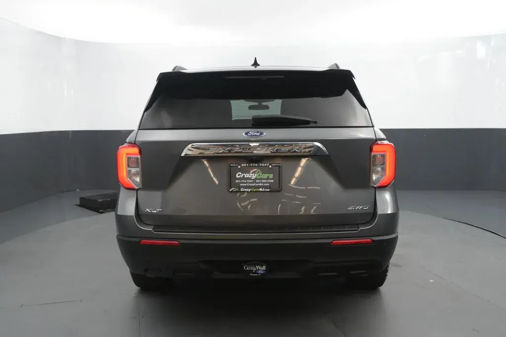 Ford Explorer photo 4