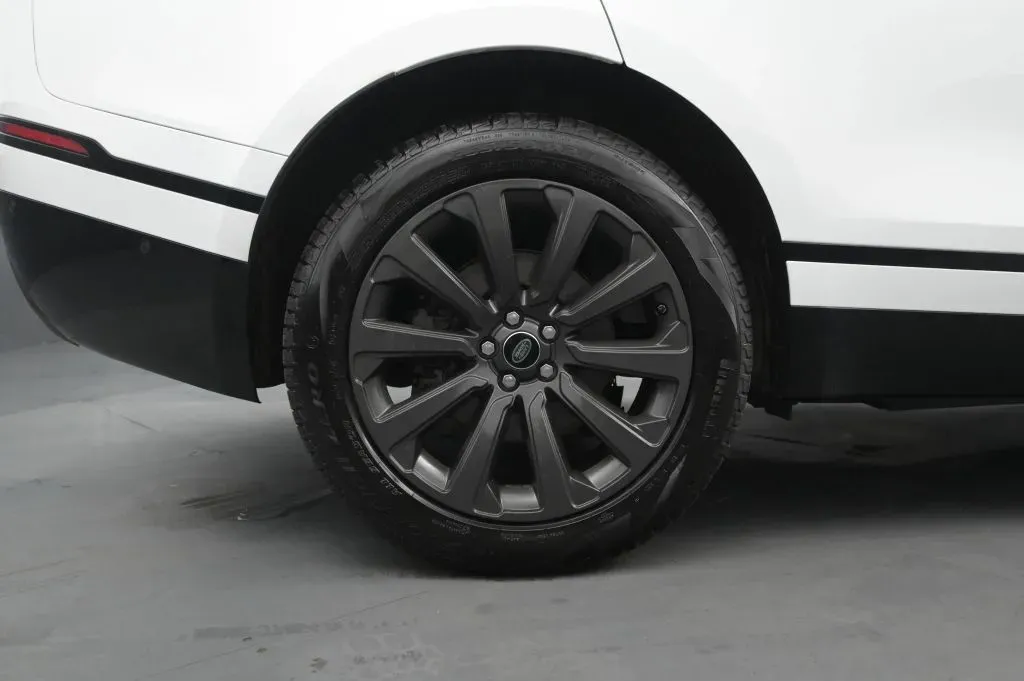 Land Rover Range Rover Velar photo 19