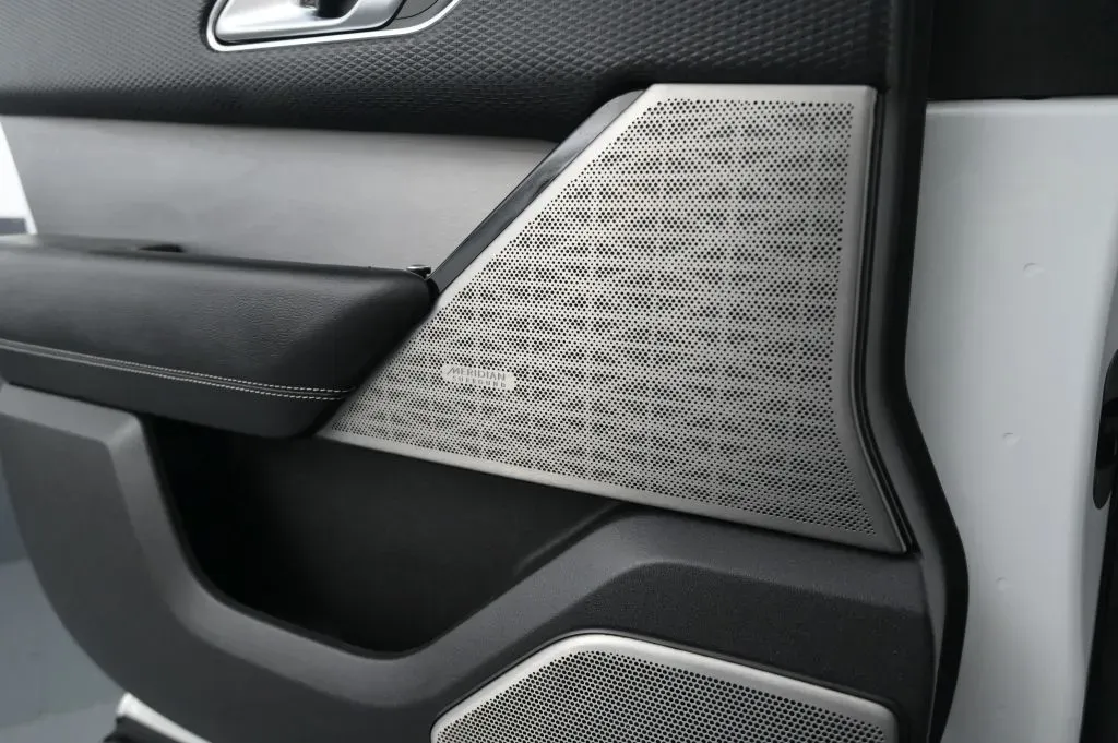 Land Rover Range Rover Velar photo 31