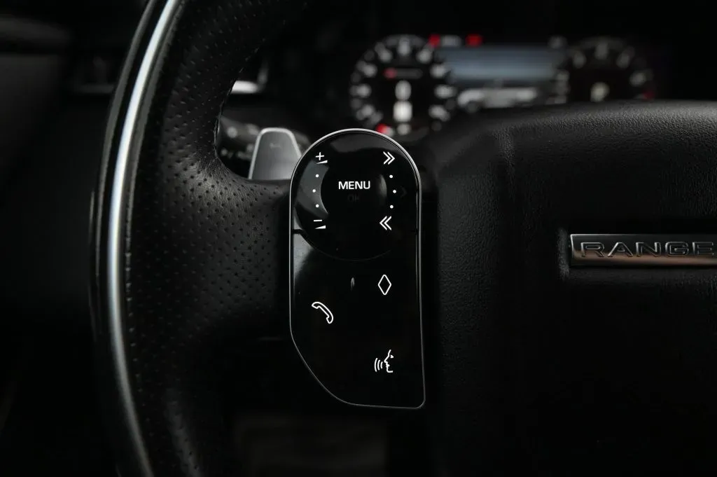 Land Rover Range Rover Velar photo 24