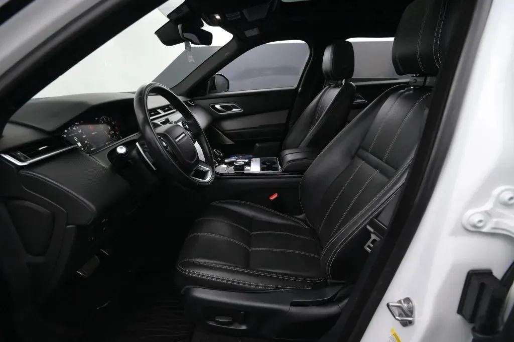 Land Rover Range Rover Velar photo 39