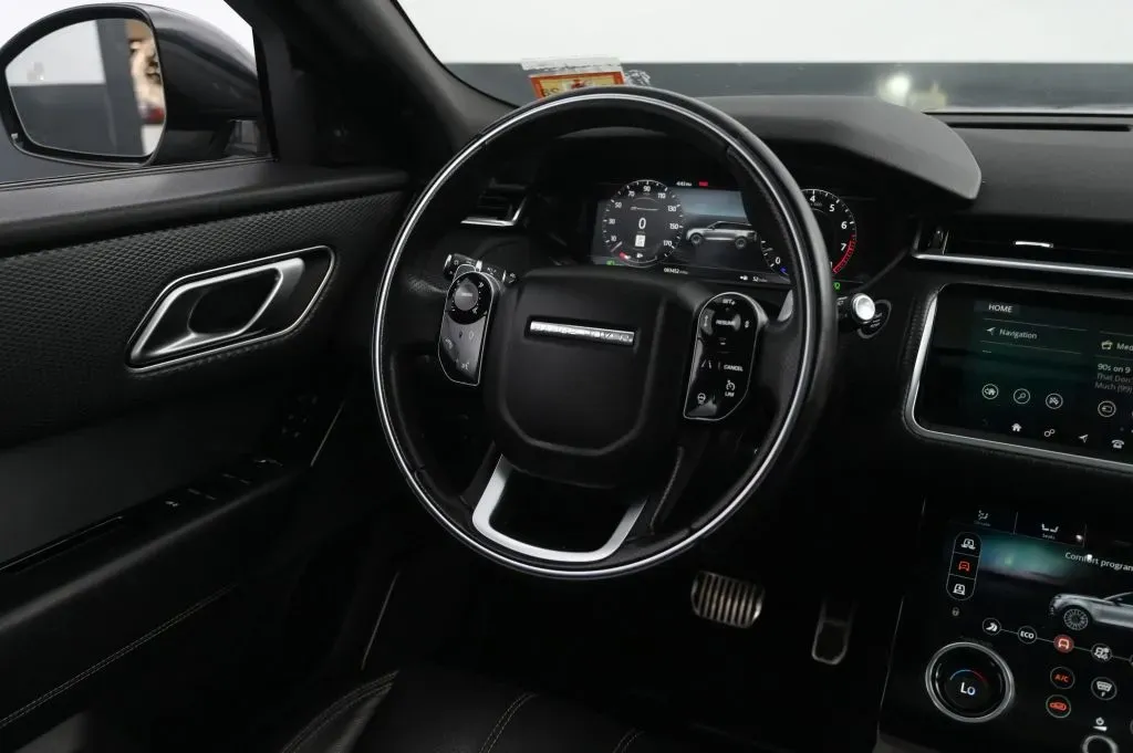 Land Rover Range Rover Velar photo 36
