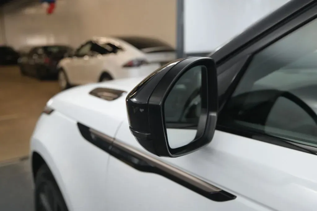 Land Rover Range Rover Velar photo 13