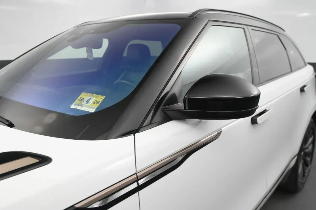 Land Rover Range Rover Velar photo 11