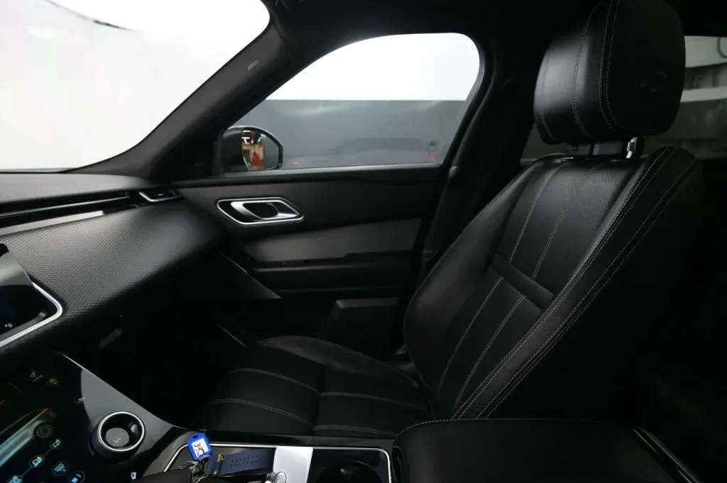 Land Rover Range Rover Velar photo 30