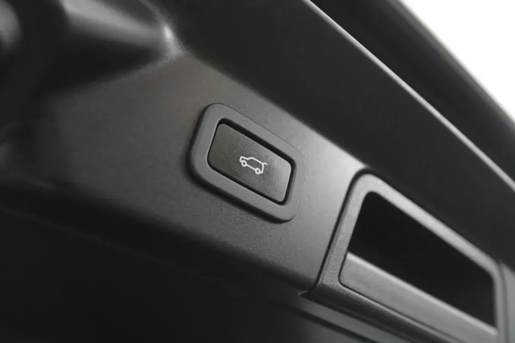 Land Rover Range Rover Velar photo 48