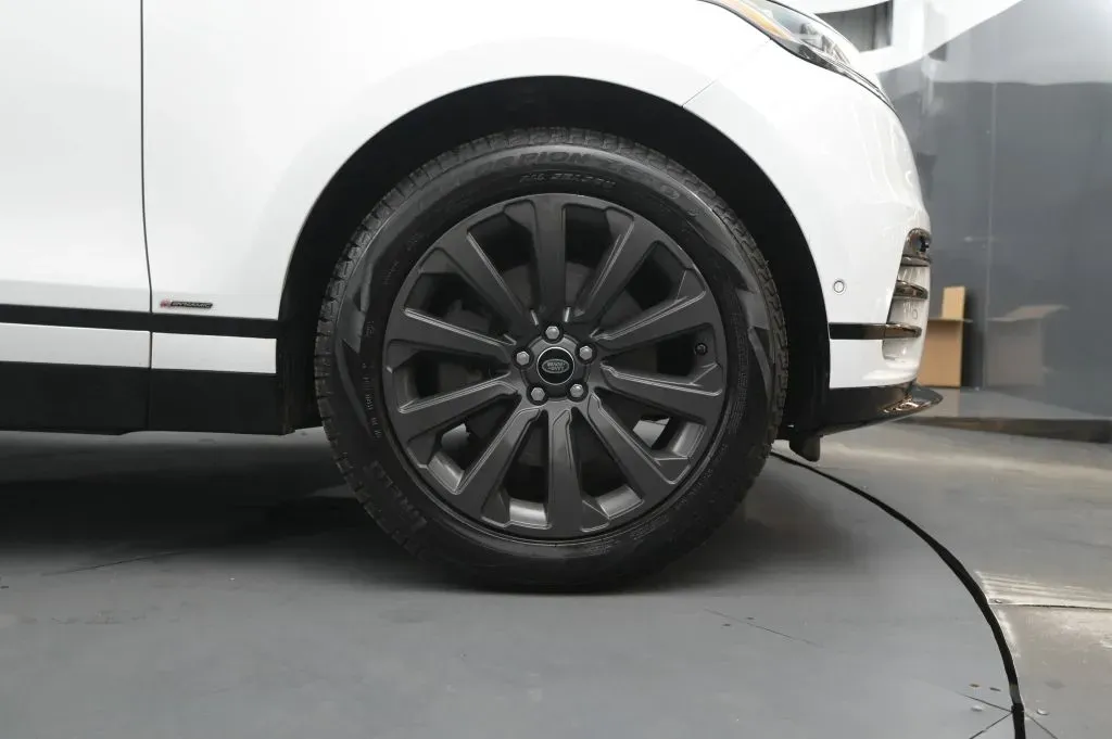 Land Rover Range Rover Velar photo 20