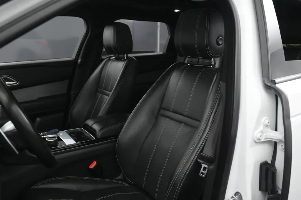 Land Rover Range Rover Velar photo 42