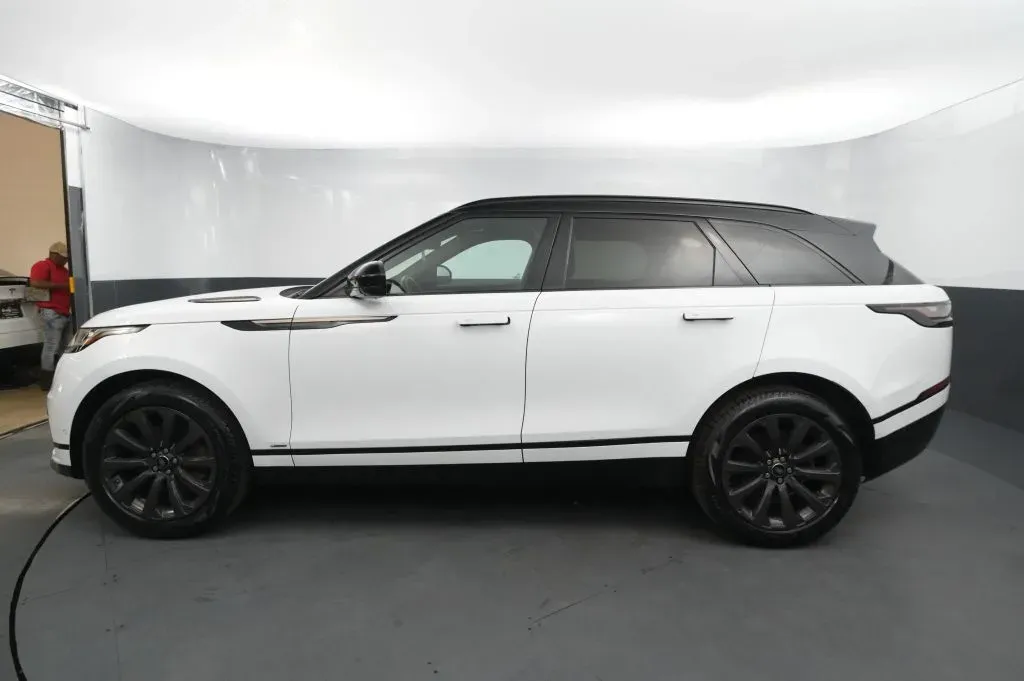 Land Rover Range Rover Velar photo 2