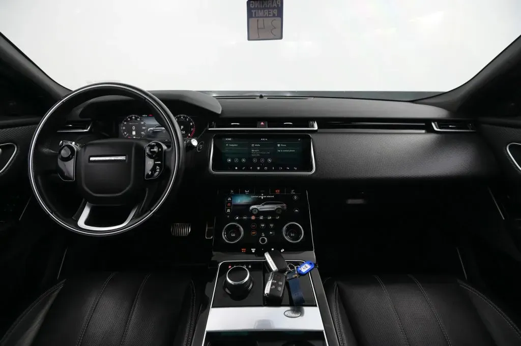Land Rover Range Rover Velar photo 33