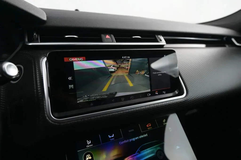 Land Rover Range Rover Velar photo 27