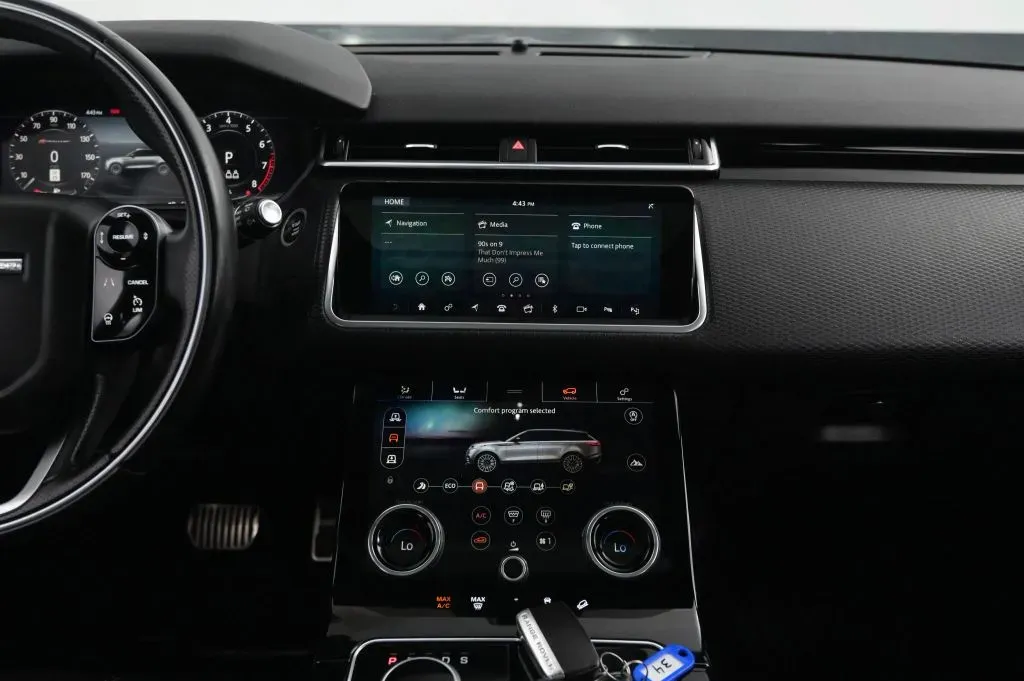 Land Rover Range Rover Velar photo 34