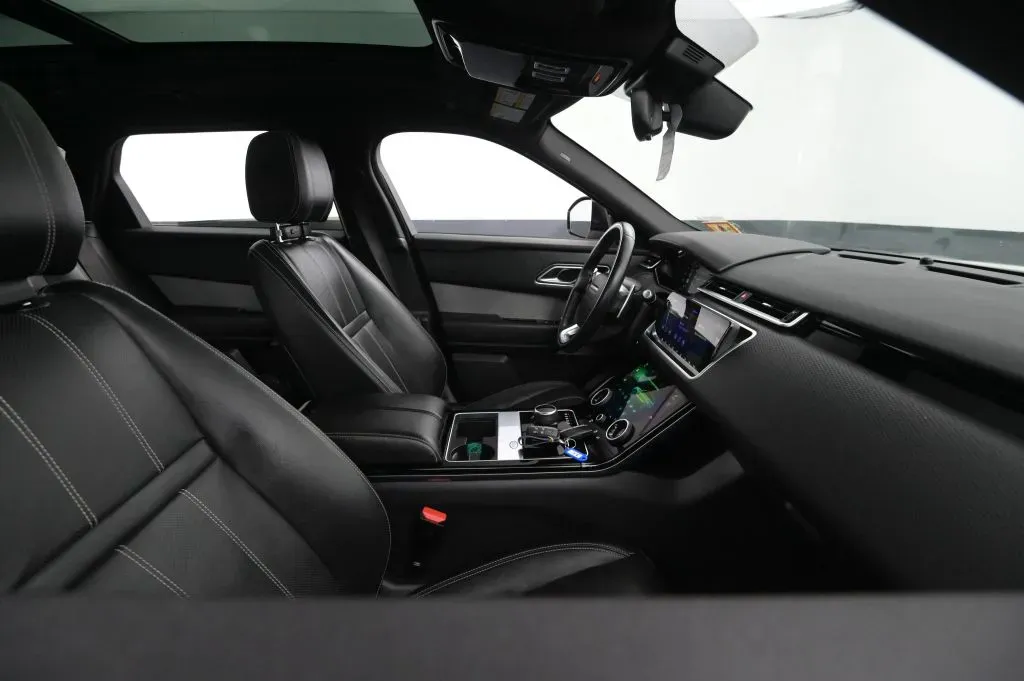 Land Rover Range Rover Velar photo 51