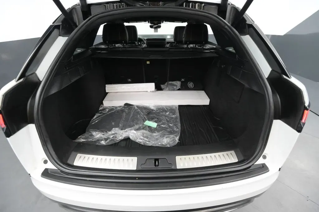 Land Rover Range Rover Velar photo 47