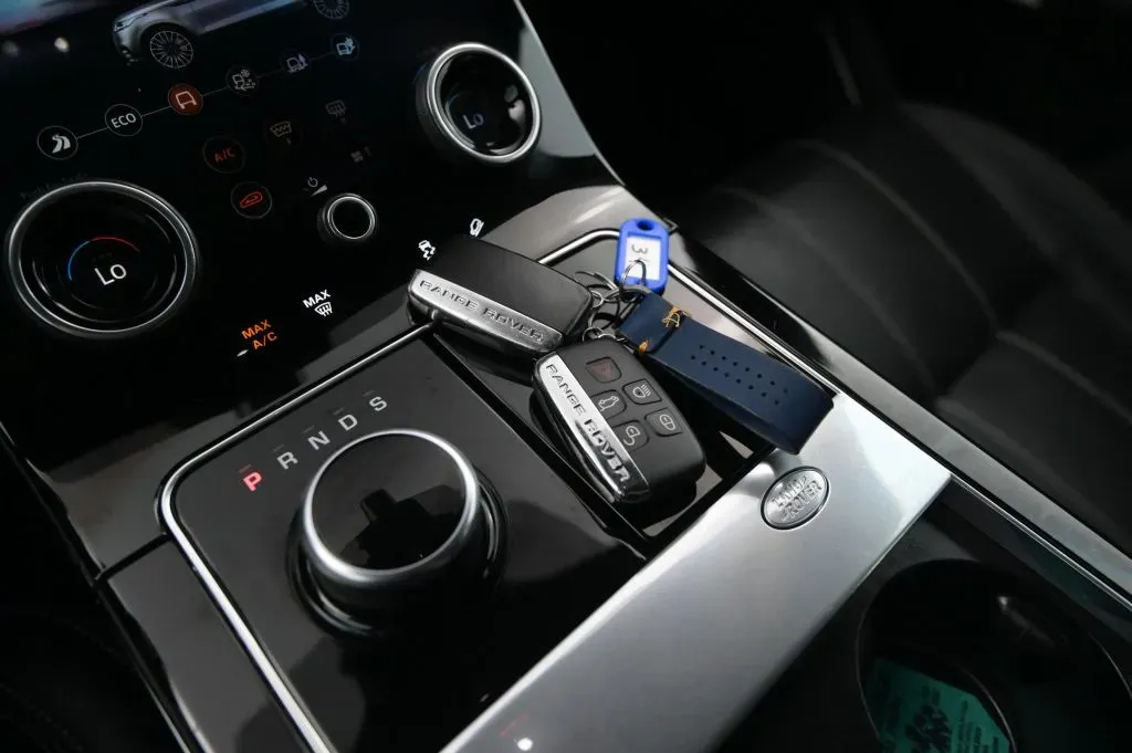 Land Rover Range Rover Velar photo 29