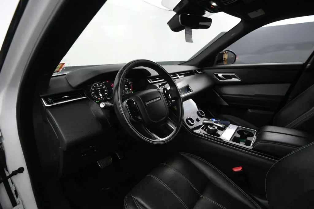 Land Rover Range Rover Velar photo 40