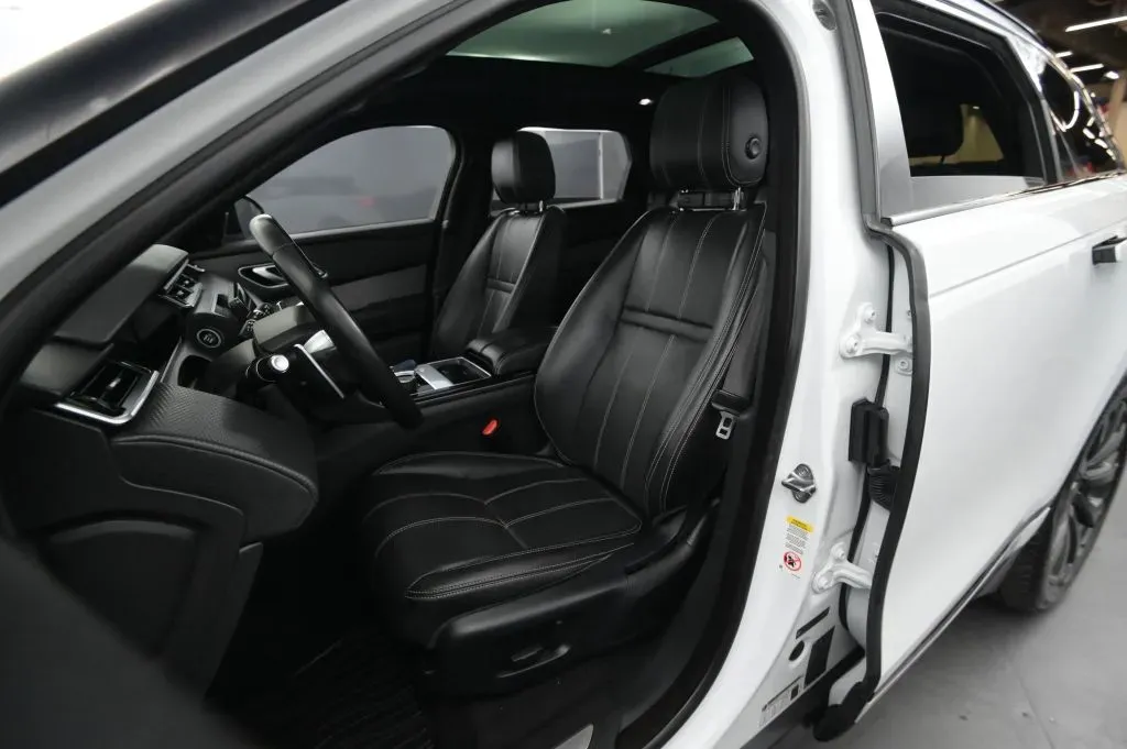 Land Rover Range Rover Velar photo 41