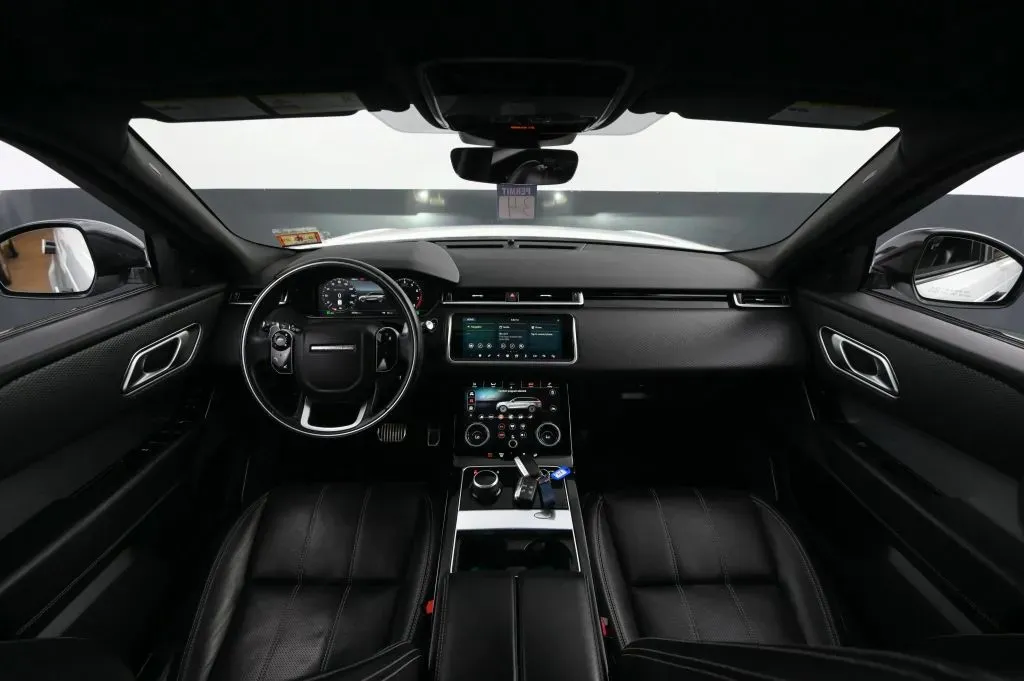 Land Rover Range Rover Velar photo 32