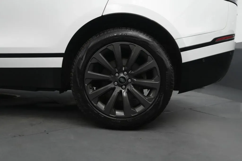 Land Rover Range Rover Velar photo 15