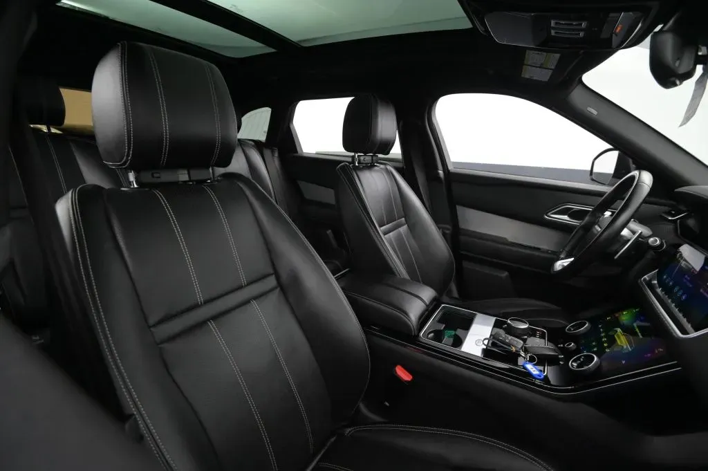 Land Rover Range Rover Velar photo 52