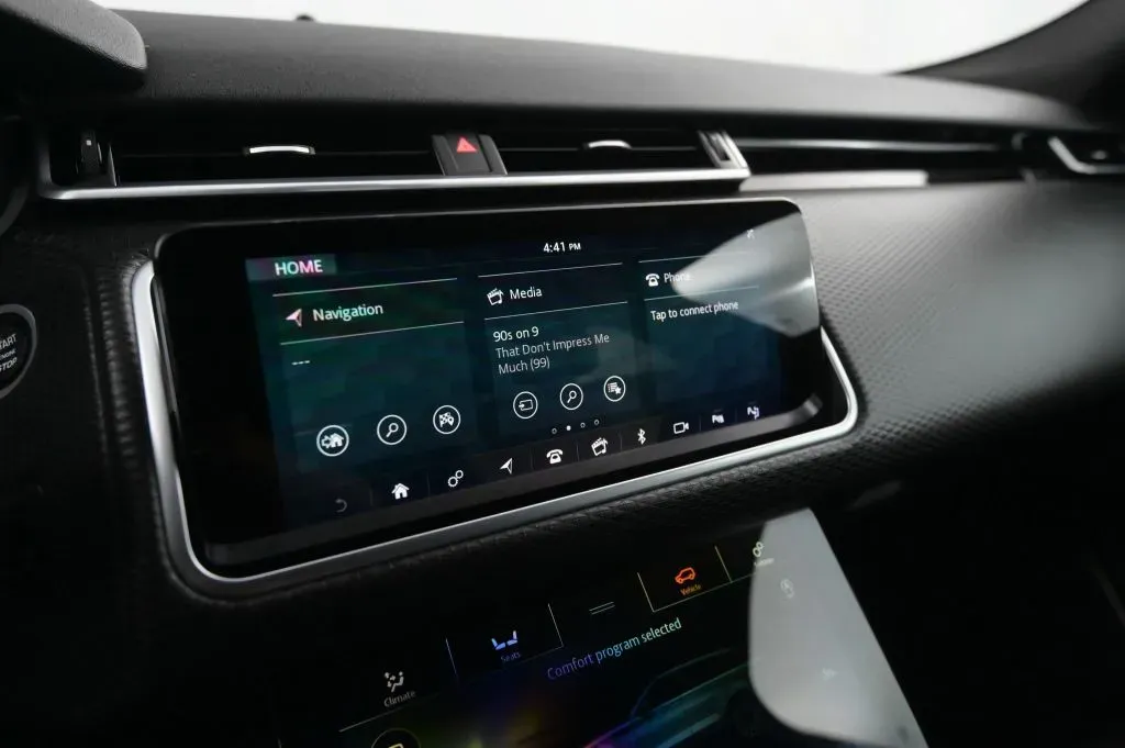 Land Rover Range Rover Velar photo 26