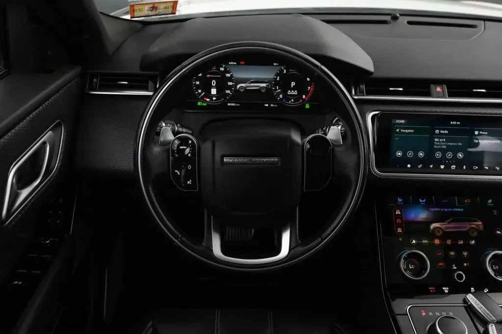 Land Rover Range Rover Velar photo 38