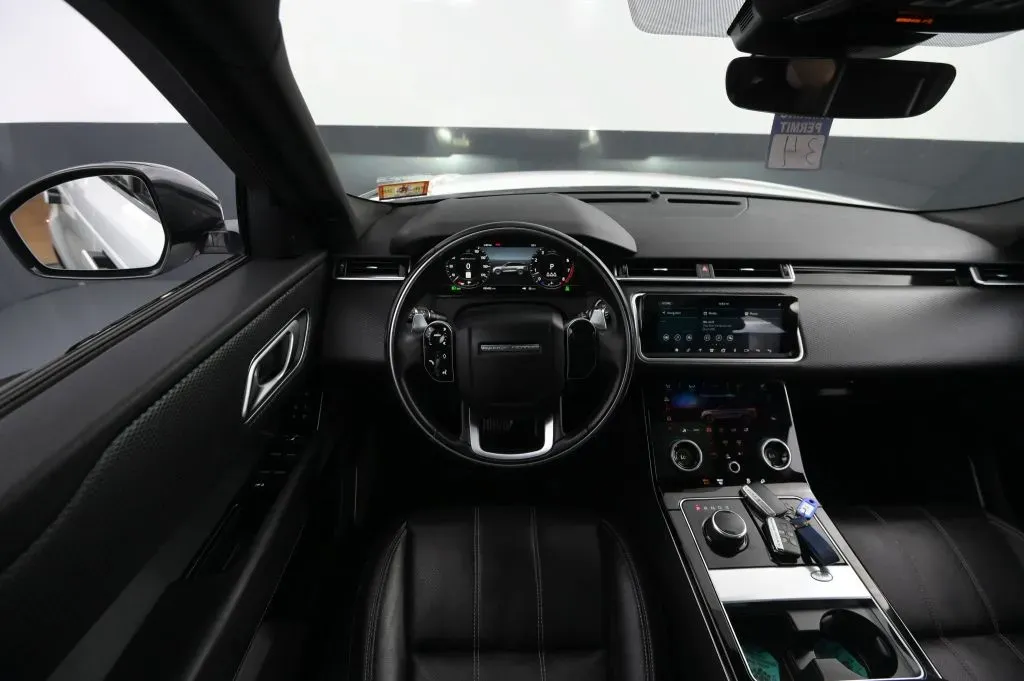 Land Rover Range Rover Velar photo 37