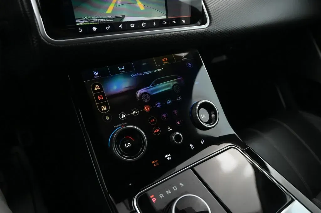 Land Rover Range Rover Velar photo 28